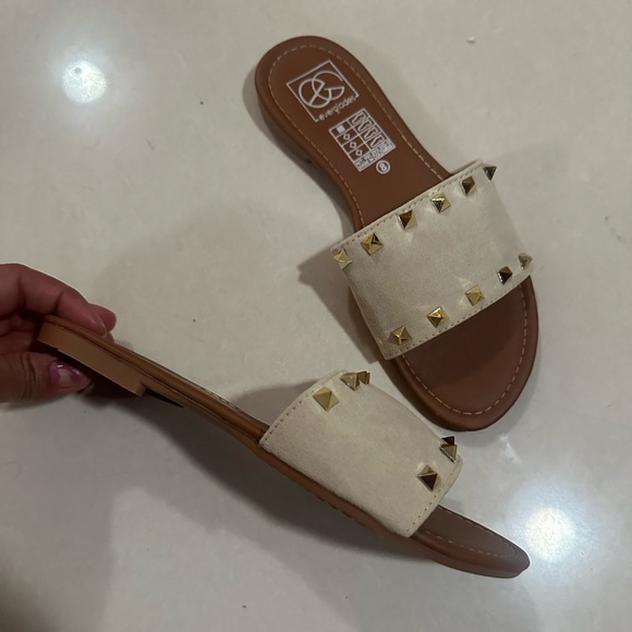 Everglades Brand. Nude color Sandals. Faux Suede Sandals. - Picture 4 of 5